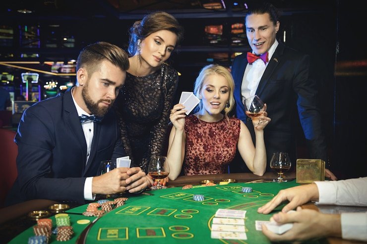 PG Soft game lobby display on svip2 apk showing Mahjong Ways and Fortune Tiger titles